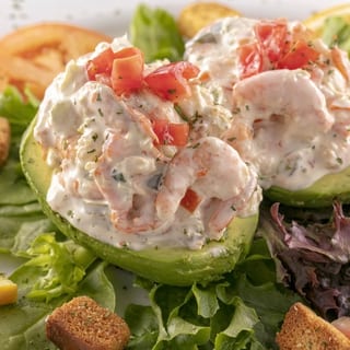 Aguacate Relleno de Camarón / Shrimp-Stuffed Avocado