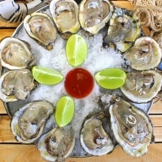 Ostiones en Su Concha, 12 Piezas / Oysters on the Half Shell, 12 Pieces