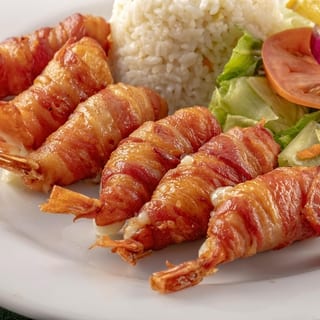 Camarones a la Tocineta / Bacon-Wrapped Shrimp