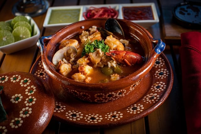 Sopa Mediana de Arroz a la Tumbada / Medium Arroz a la Tumbada Seafood Rice Soup.