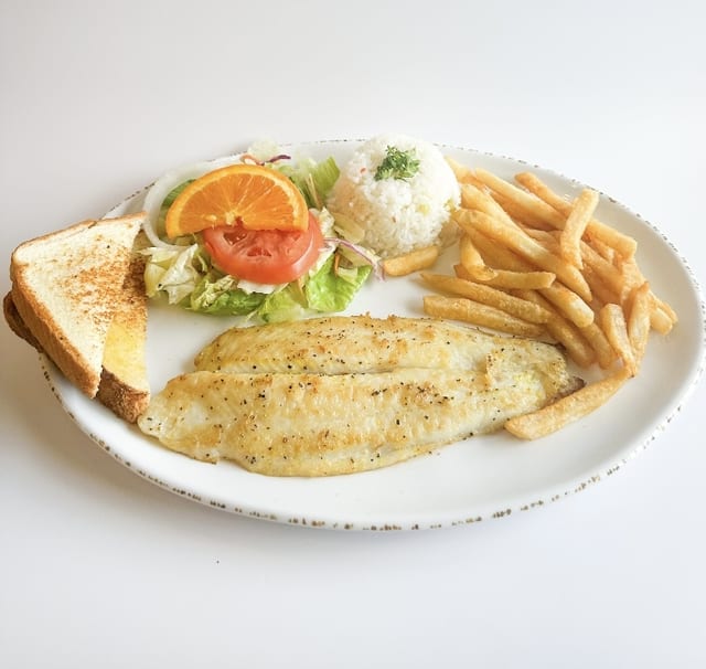 Filete a la Plancha* / Griddle-Cooked Fish Fillet*.