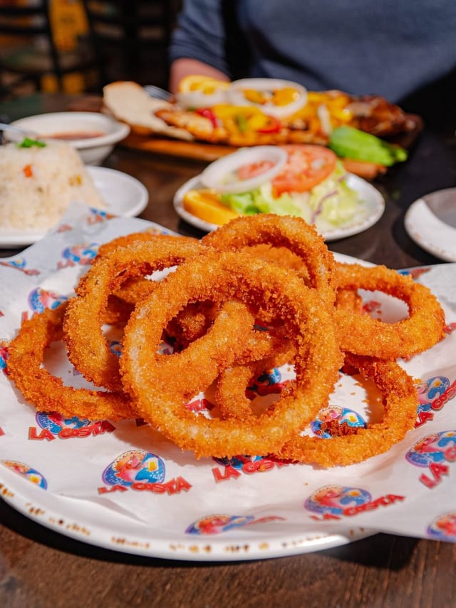 Aros de Cebolla Empanizados / Breaded Onion Rings.